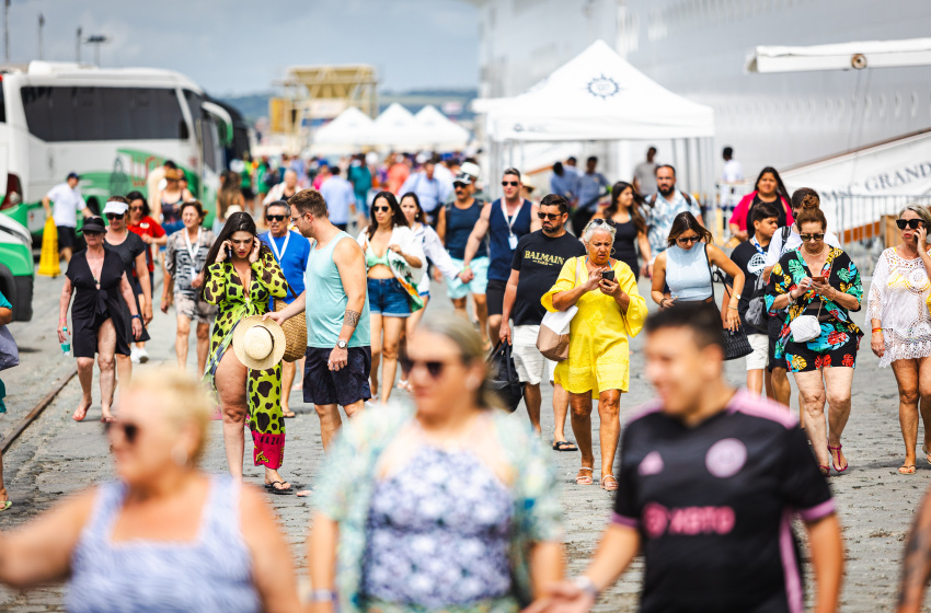 Maceió recebe mais de cinco mil turistas no segundo navio da temporada 2023/2024