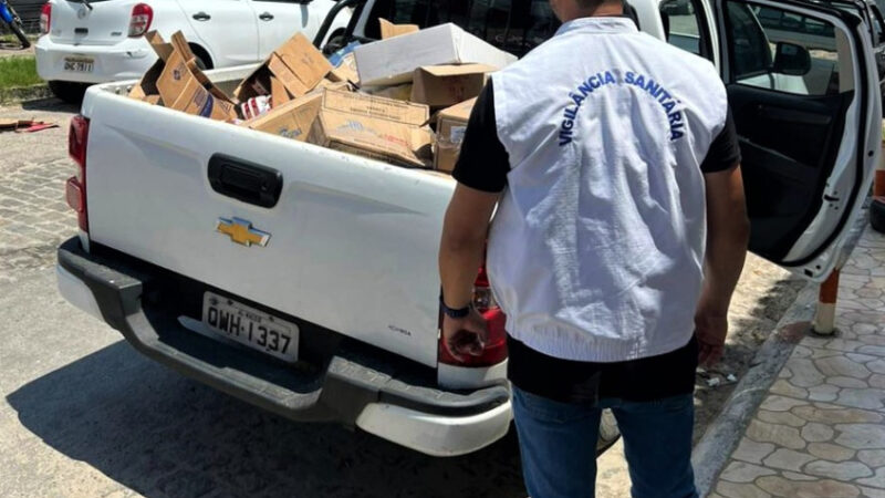 Vigilância Sanitária apreende 300 kg de alimentos e bebidas estragadas em distribuidora