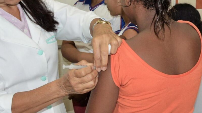 Sesau alerta sobre importância da segunda dose da vacina contra HPV