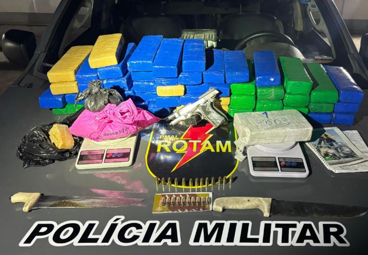 PM apreende armas, munições e mais de 34kg de drogas em apartamento