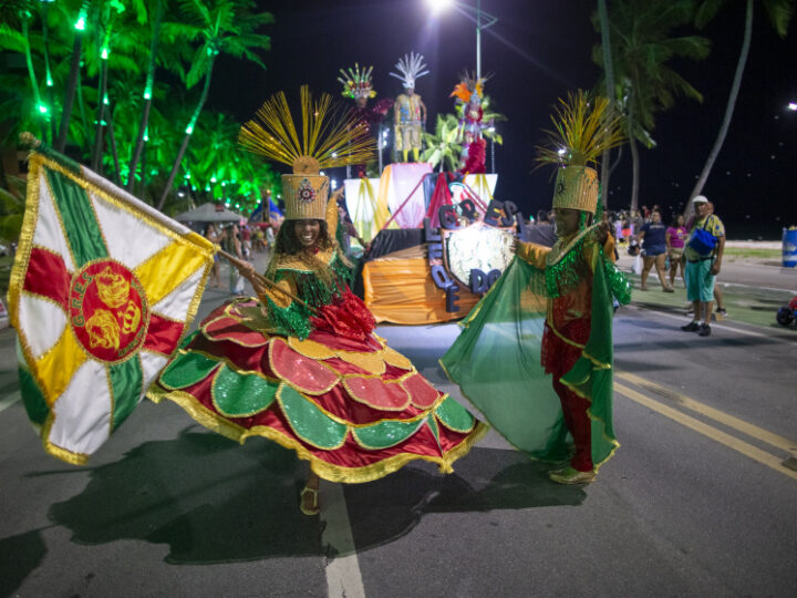 Escolas de Samba desfilam hoje na orla de Ponta Verde