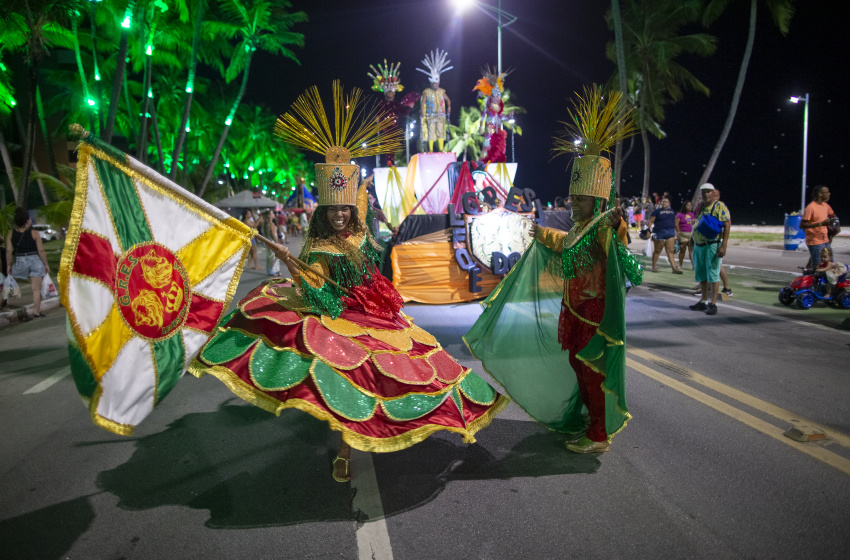 Escolas de Samba desfilam hoje na orla de Ponta Verde