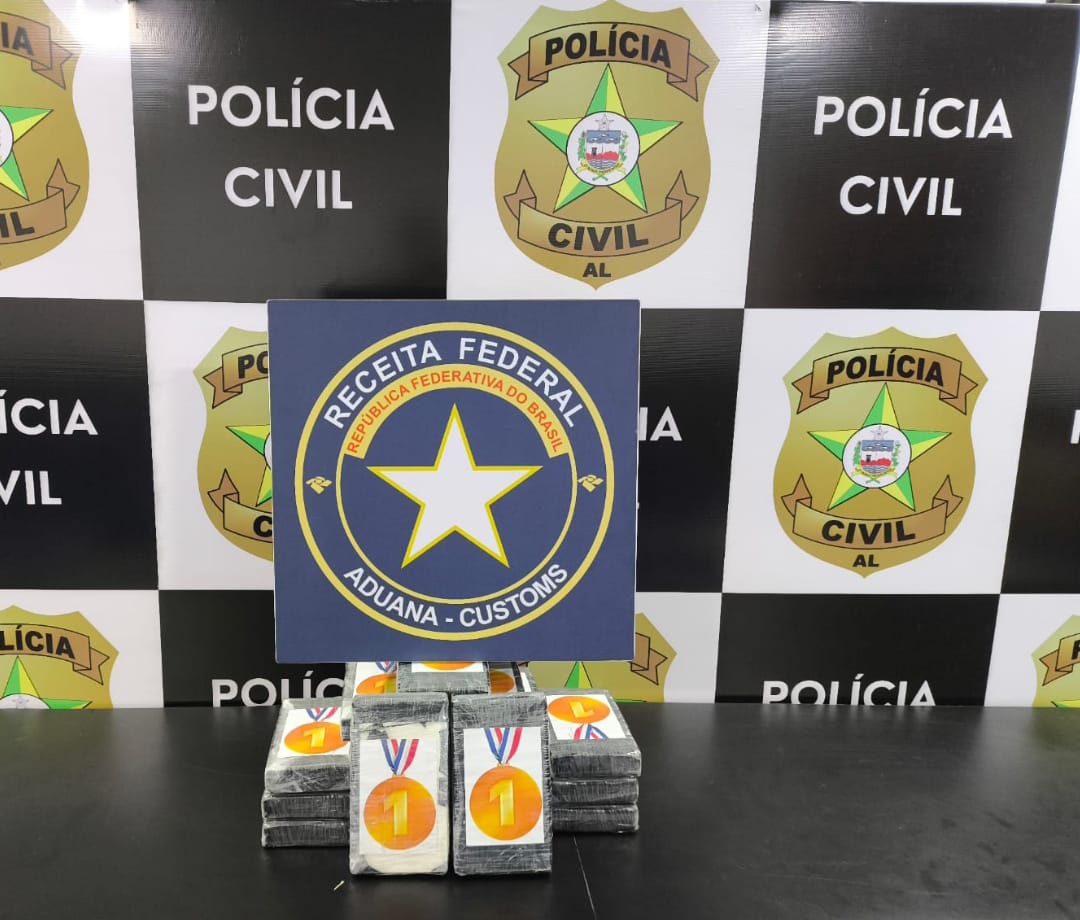 Polícia Civil e Receita Federal apreendem 20 kg de cocaína em operação conjunta em Maceió