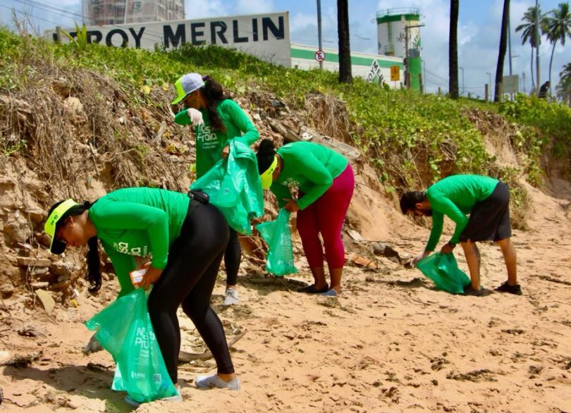 IMA promove mutirão de limpeza na praia de Jacarecica, neste domingo (15)