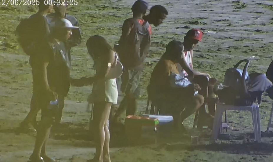 Videomonitoramento ajuda PM a prender trio que vendia drogas perto de bebê na Ponta Verde