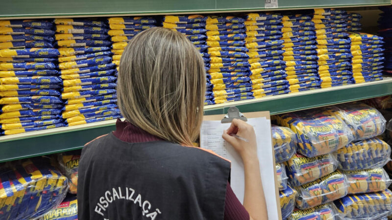 Procon Maceió realiza pesquisa de itens da cesta básica