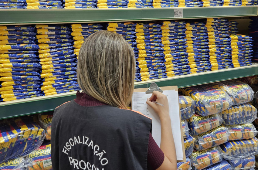 Procon Maceió realiza pesquisa de itens da cesta básica