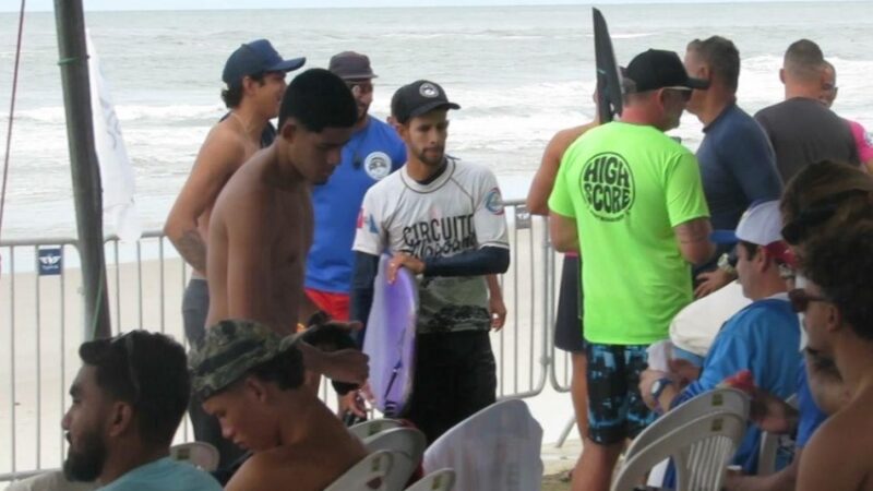 Campeonato Alagoano de Bodyboard reúne atletas e admiradores na Praia do Pontal da Barra