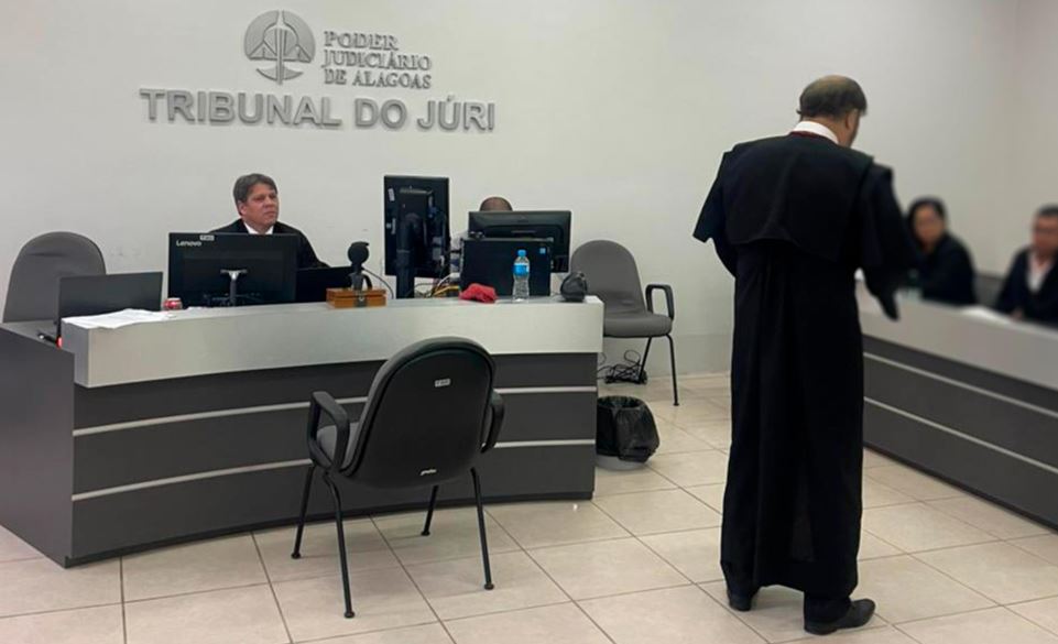 Após 25 anos foragido, homem é condenado a mais de 15 anos de prisão por homicídio