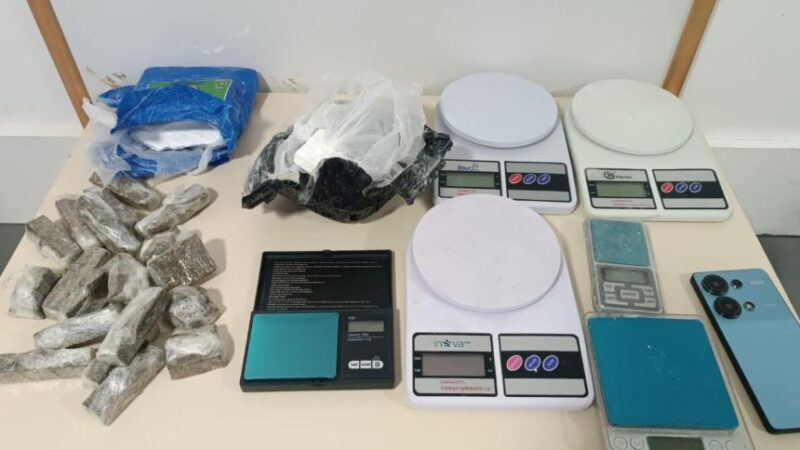 Denúncia anônima leva PM a apreender um quilo de droga no bairro de Ponta Grossa