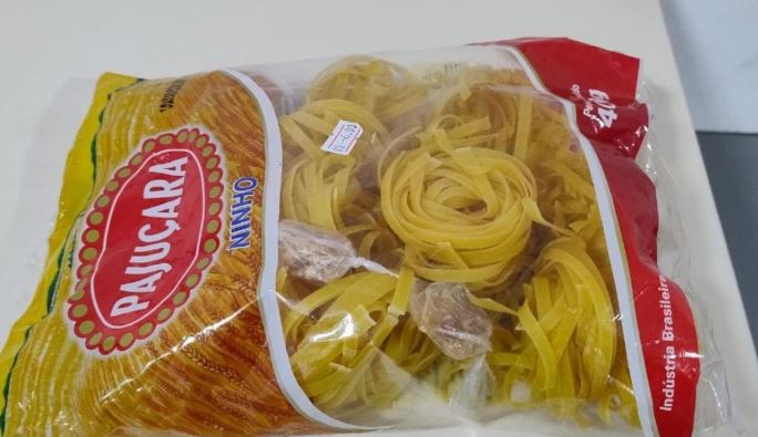 BPTran prende suspeito de tráfico com drogas escondidas em pacotes de macarrão em Maceió