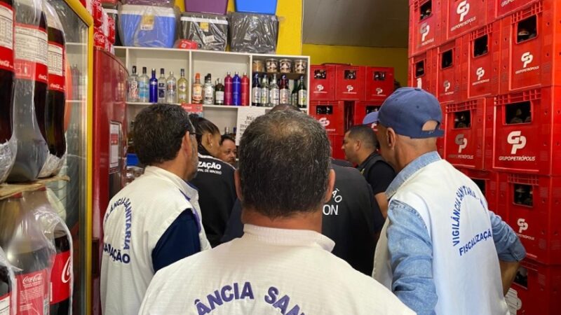 Vigilância Sanitária de Maceió realiza fiscalização para checar procedência de bebidas destiladas