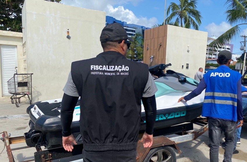 Operação apreende Jet Skis que realizavam o comércio irregular de passeios na orla marítima