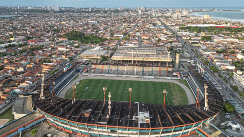 Rei Pelé recebe Jogo das Estrelas de Adriano Imperador neste sábado