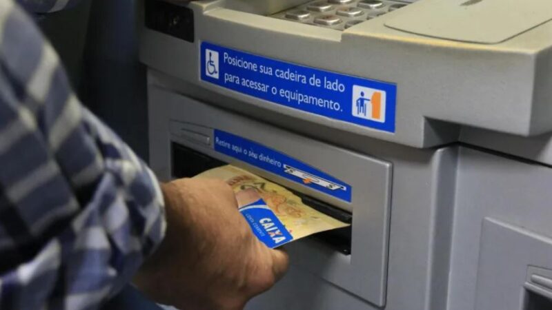 Paulo Dantas antecipa salários dos servidores estaduais para terça-feira (16)