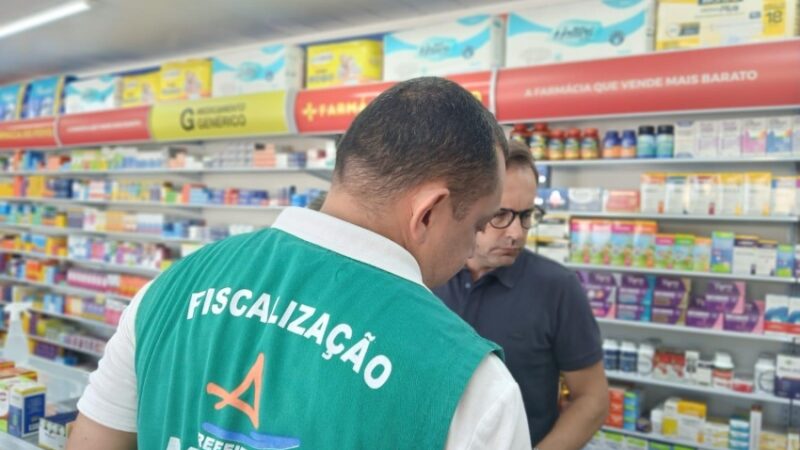 Comércios do bairro do Trapiche recebem fiscalização e orientação sobre descarte correto de resíduos