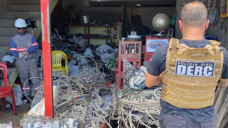 Polícia Civil prende dois proprietários de ferros-velhos e apreende quase meia tonelada de fios furtados em Maceió