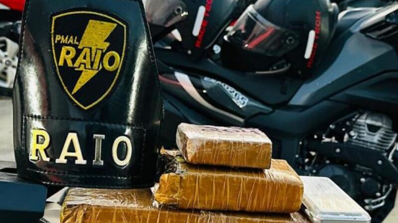 Polícia Militar apreende duas armas, um simulacro e drogas