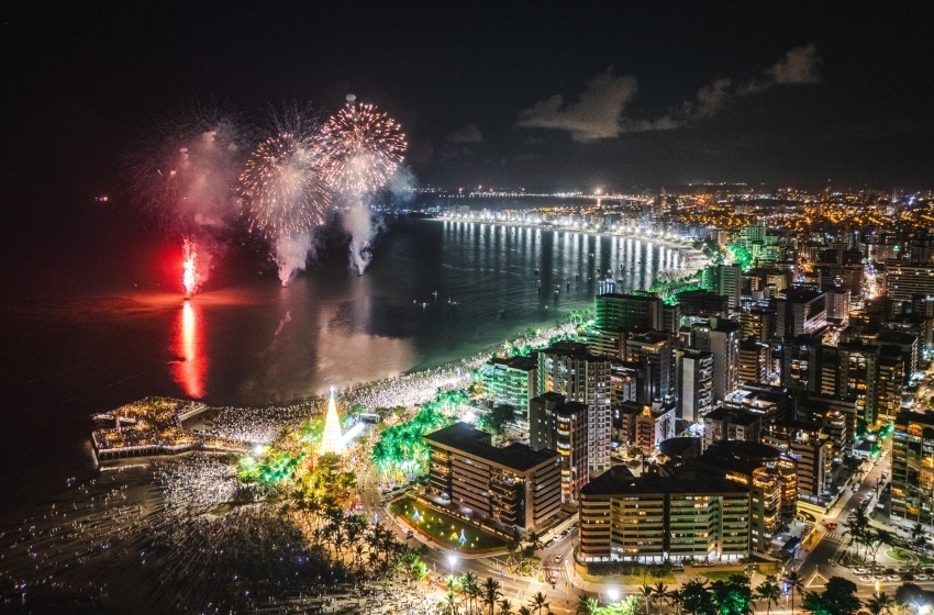 Multidão lota Jaraguá na abertura do Verão Massayó