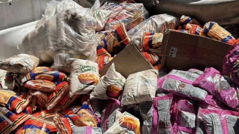 Vigilância Sanitária apreende 580 kg de produtos fora do prazo de validade no Jacintinho