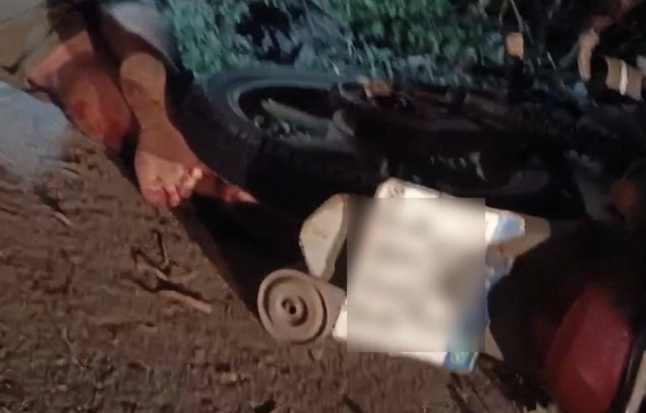 Samu socorre motociclista em estado grave após colisão com poste em Japaratinga