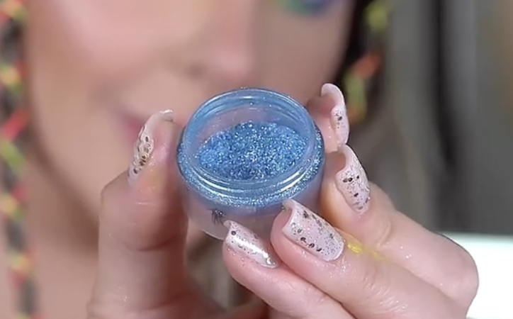 Make de Carnaval: Dicas para fazer a maquiagem resistir durante a folia