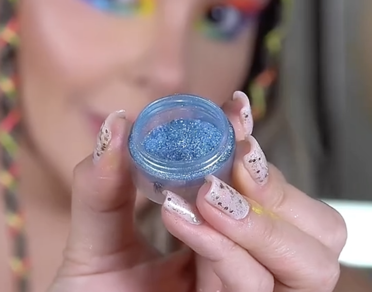 Make de Carnaval: Dicas para fazer a maquiagem resistir durante a folia