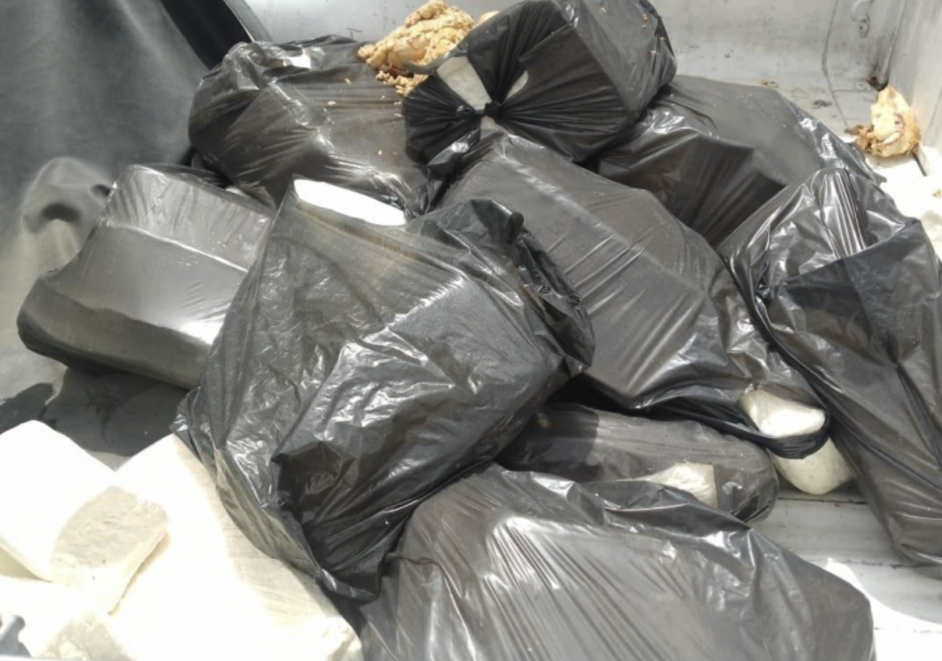 Vigilância Sanitária interdita pastelaria no Vergel e apreende 300 kg de produtos impróprios para consumo