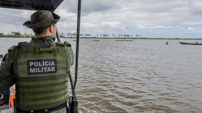 PM-AL flagra pesca predatória na Lagoa Manguaba