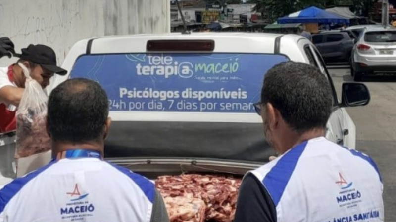 Vigilância Sanitária recolhe 120kg de carne estragada na feira do Tabuleiro