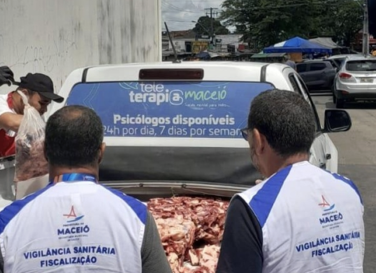 Vigilância Sanitária recolhe 120kg de carne estragada na feira do Tabuleiro