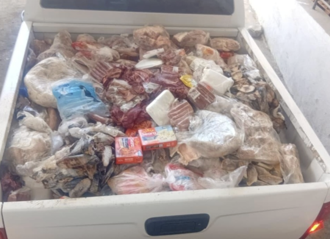 Vigilância Sanitária apreende 1.300kg de produtos impróprios para o consumo em supermercado