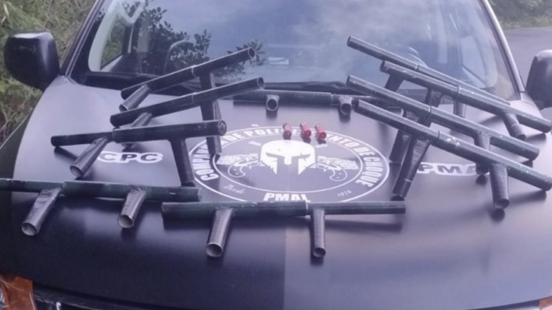 Operação Desarme: Polícia Militar apreende armas artesanais e munições em área de mata no Pontal da Barra