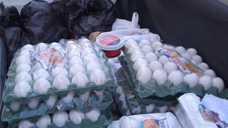 Vigilância Sanitária apreende 100 kg de produtos impróprios para consumo em estabelecimento na Ponta Verde