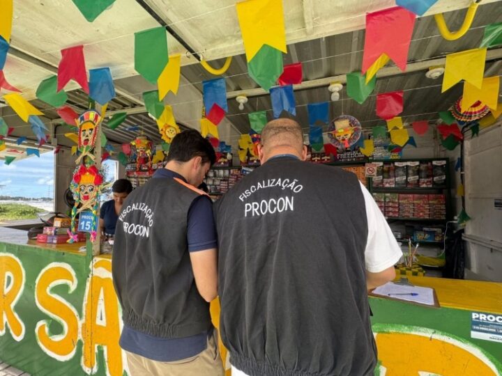 Procon Maceió fiscaliza comércio de fogos de artifício e orienta consumidores sobre compras seguras