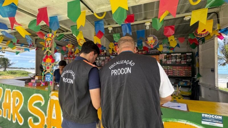 Procon Maceió fiscaliza comércio de fogos de artifício e orienta consumidores sobre compras seguras