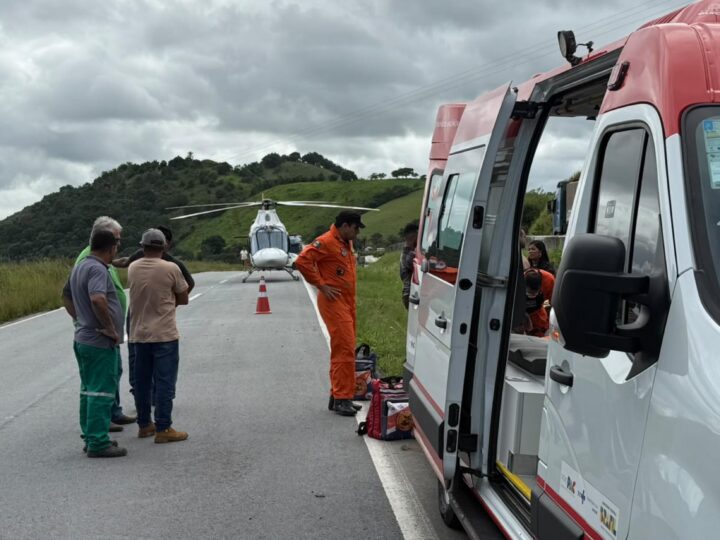 Equipe aeromédica do DEA atua em resgate após capotamento na BR-101, em Joaquim Gomes