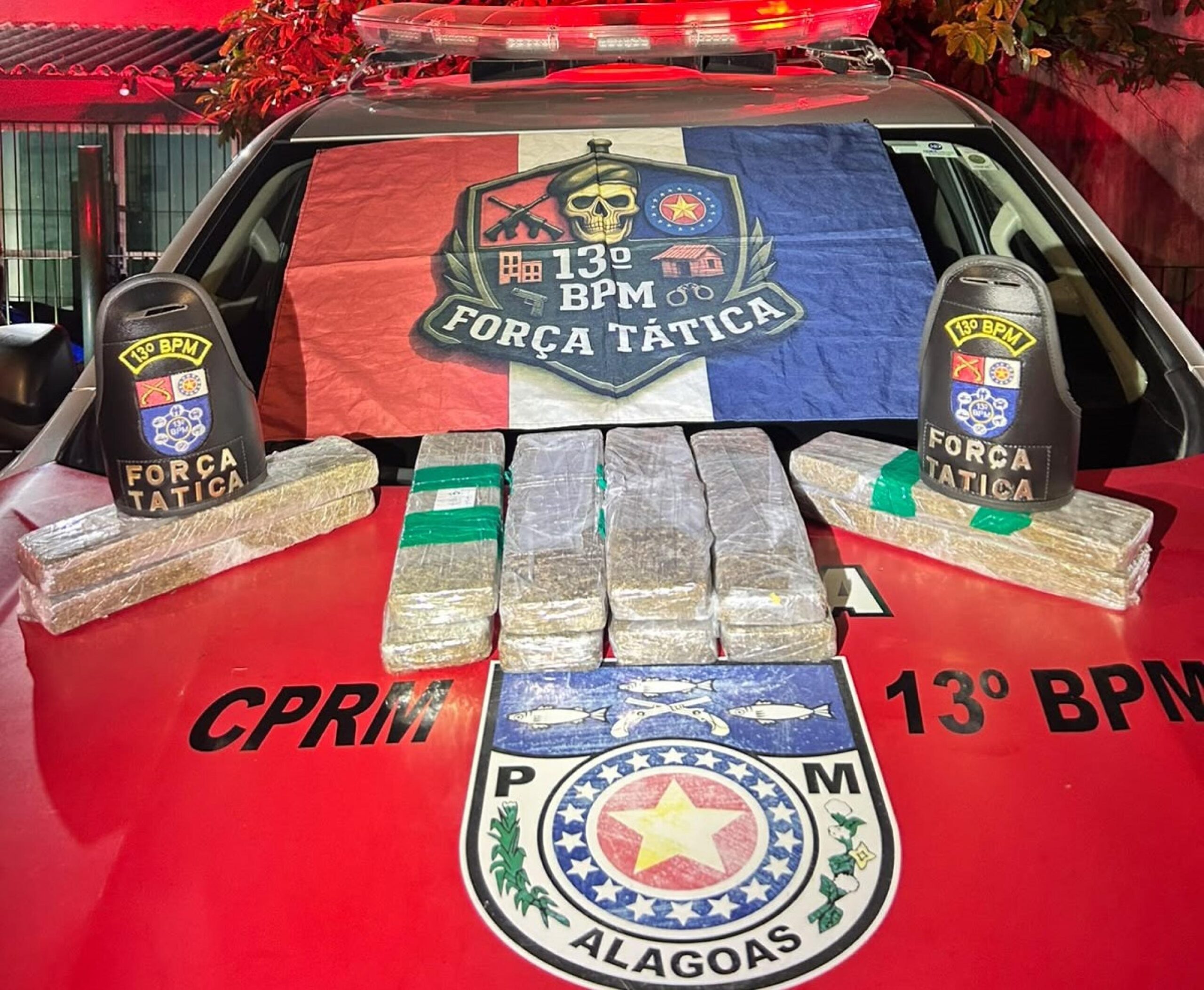 Polícia Militar apreende 11 quilos de maconha e prende suspeitos em Maceió