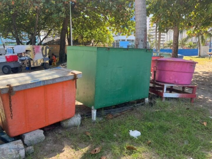 Embarcações e objetos abandonados na Orla da Pajuçara serão retirados nesta quinta-feira (23)