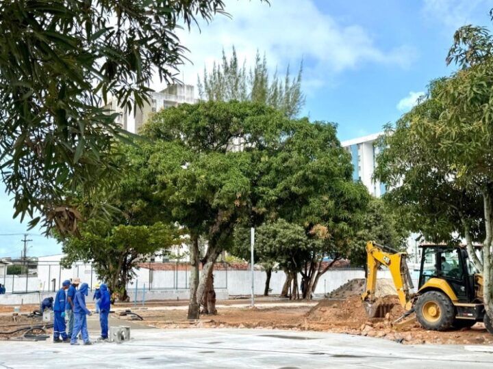 Obra de revitalização da Praça da Faculdade avança e chega a 55% de execução