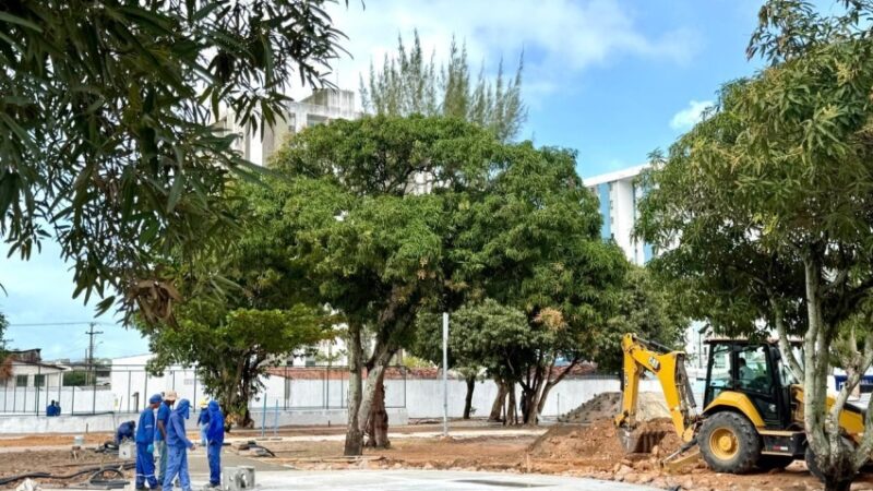 Obra de revitalização da Praça da Faculdade avança e chega a 55% de execução