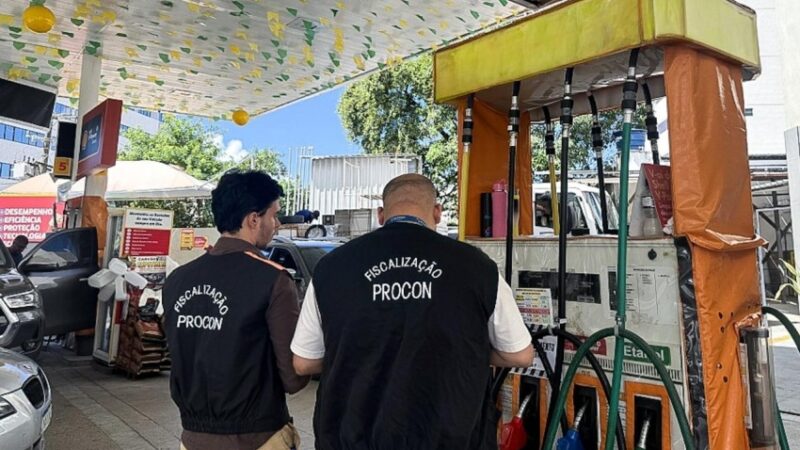 Procon Maceió fiscaliza postos de combustíveis após aumento da gasolina