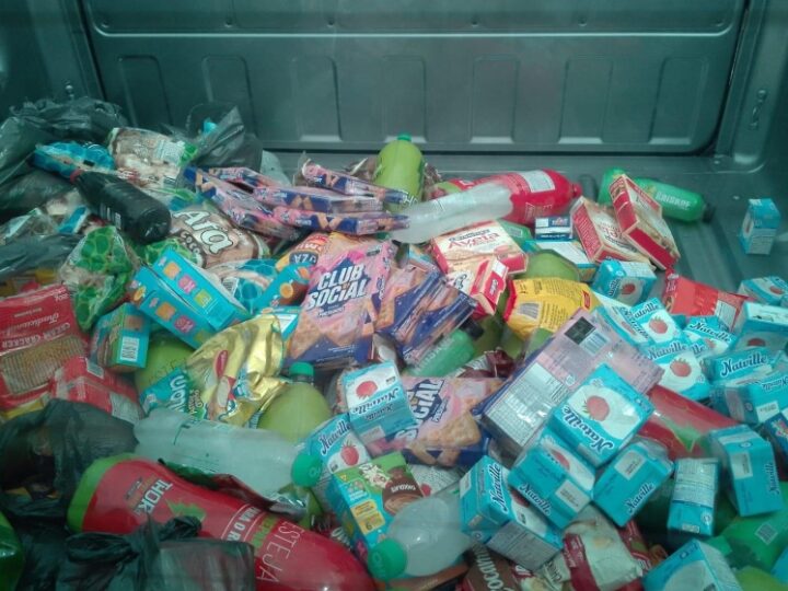 Vigilância Sanitária apreende 300 kg de alimentos estragados na Levada
