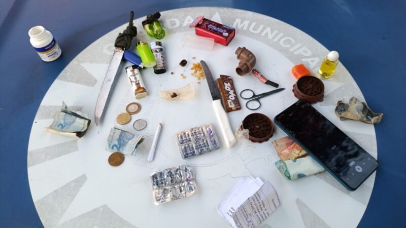 Guarda Municipal prende homem suspeito de tráfico de drogas na Praça da Faculdade